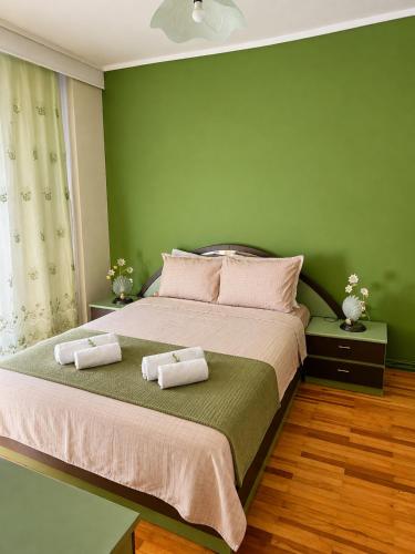 Olive and Wood Apartment near 25th Martiou Metro Thessaloniki
