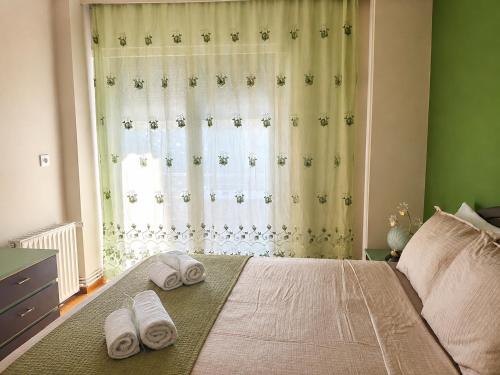 Olive and Wood Apartment near 25th Martiou Metro Thessaloniki