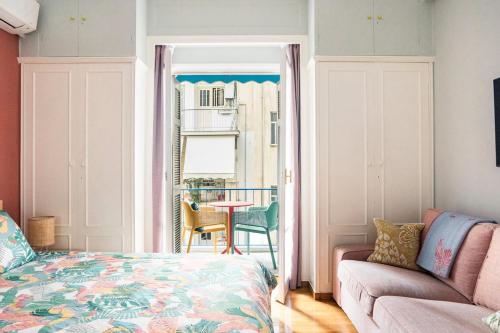 Colorful and Quiet Room with Balcony close to Center