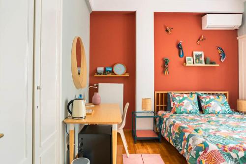 Colorful and Quiet Room with Balcony close to Center