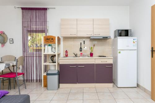Apartments by the sea Kastel Kambelovac, Kastela - 20605