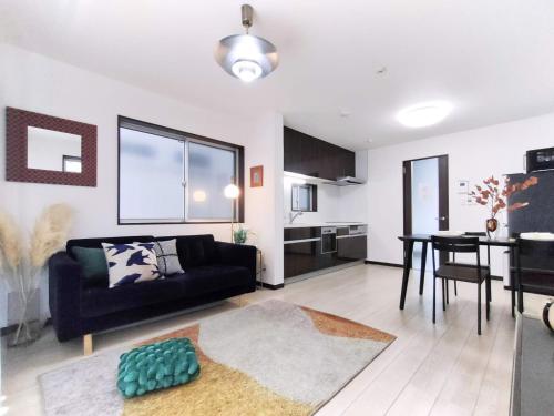 Luxury Entire Villa in Ikebukuro, Newly Renovated 5BR, Sleeps 12, 3-Min Walk to St ation, Easy Access to Tokyo Attractions