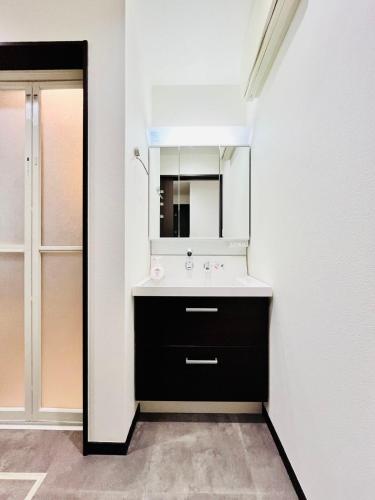 Luxury Entire Villa in Ikebukuro, Newly Renovated 5BR, Sleeps 12, 3-Min Walk to St ation, Easy Access to Tokyo Attractions