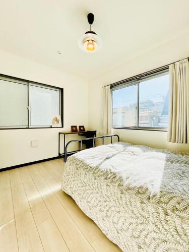 Luxury Entire Villa in Ikebukuro, Newly Renovated 5BR, Sleeps 12, 3-Min Walk to St ation, Easy Access to Tokyo Attractions