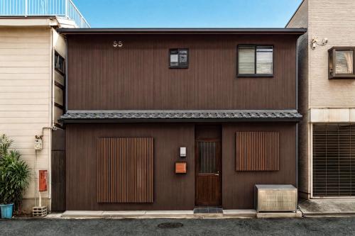 鶴Inn 庭園を望む和モダン邸宅 2バス 2トイレ 最大10名 難波 梅田 関空へ直通 横山居