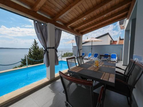 Luxury Apartment with heated pool in Starigrad