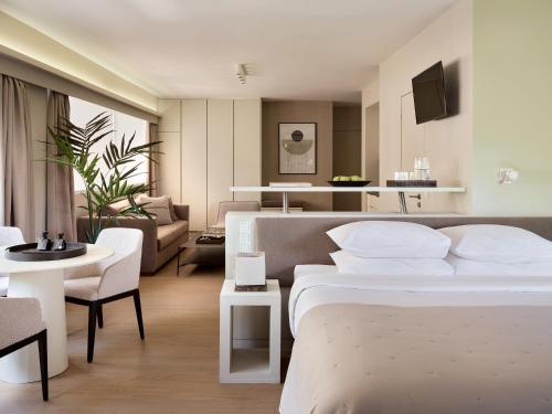 Momo Suites, Acropolis by Aura Homes