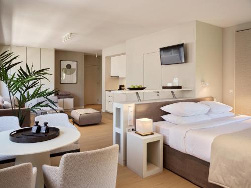 Momo Suites, Acropolis by Aura Homes