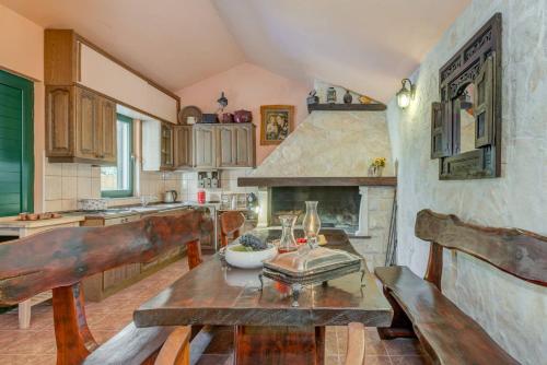 Relax Villa Tanasia with a pool near Split