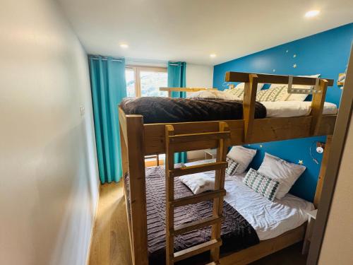 Grand appartement au pied des pistes au village 1800 des Deux Alpes