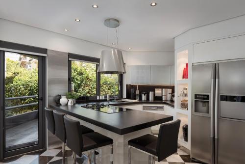 Athenian Riviera Luxurious Villa & Residence