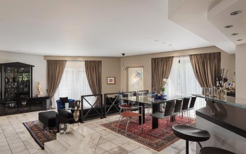 Athenian Riviera Luxurious Villa & Residence