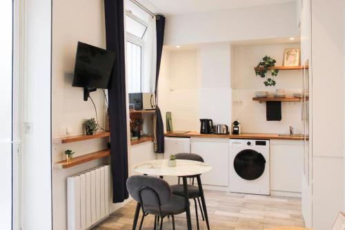 Quiet & Functional Studio Near the Eiffel Tower