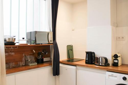 Quiet & Functional Studio Near the Eiffel Tower