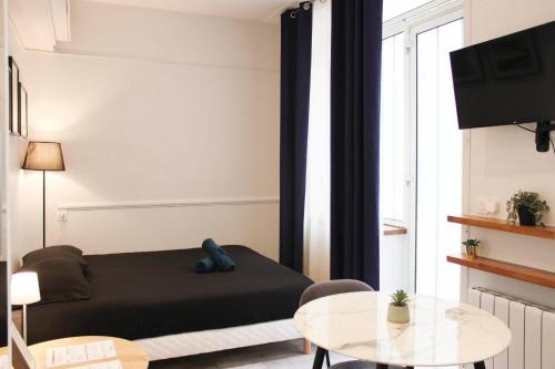 Quiet & Functional Studio Near the Eiffel Tower