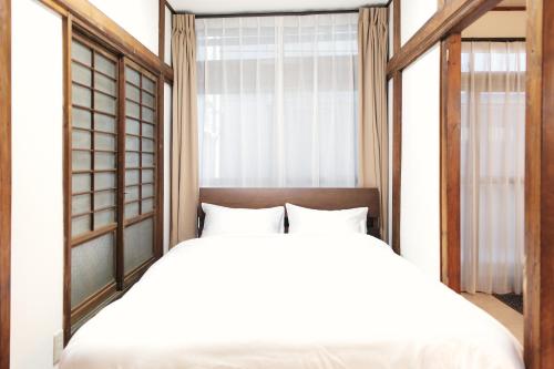North Shinjuku House by Tranova