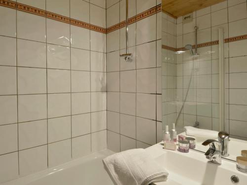 Studio divisible lumineux, proche pistes, balcon, animaux admis