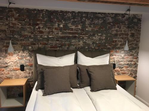 En eller flere senge i et værelse på Square Rooms 20