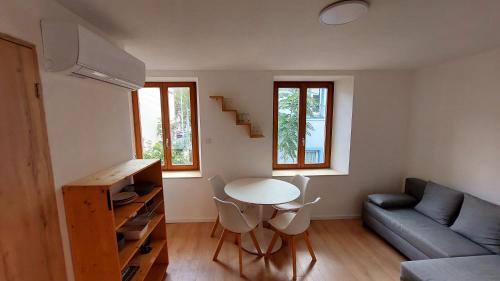 Large Private Room Near Colmar Center with Free Public Parking