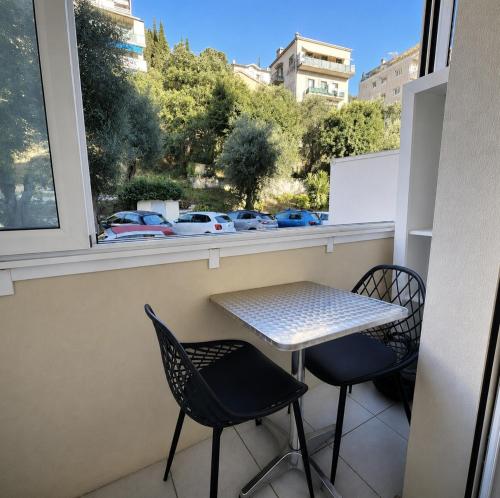 Charmant appartement au calme à proximité du Port, de la veille ville de Nice , de la Promenade des Anglais