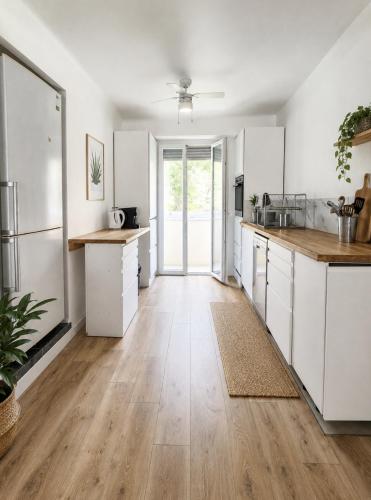 Charmant appartement au calme à proximité du Port, de la veille ville de Nice , de la Promenade des Anglais