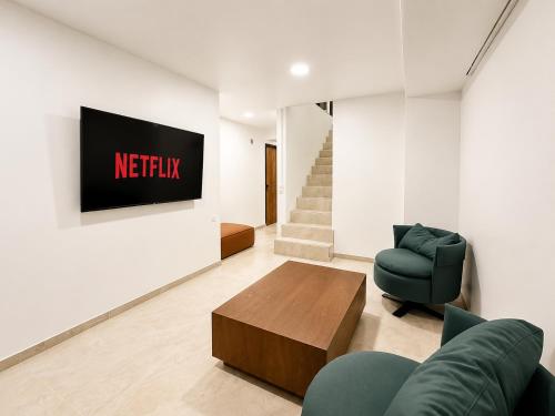 Modern 2 Bedroom Apartment in Vibrant Paris 11