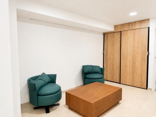 Modern 2 Bedroom Apartment in Vibrant Paris 11