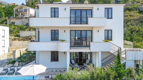 Villa Divina by Villas Guide