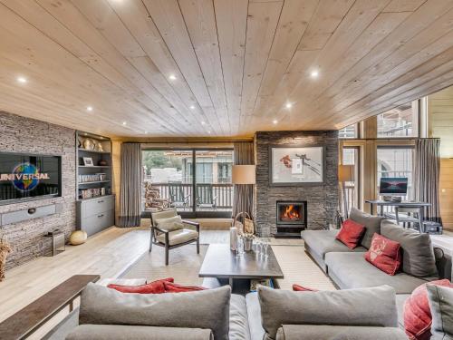Appartement de standing avec terrasse plein sud, centre Val d'Isère, proche pistes, 8 personnes