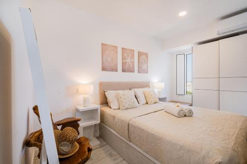 White Studio - Garden & Sea View