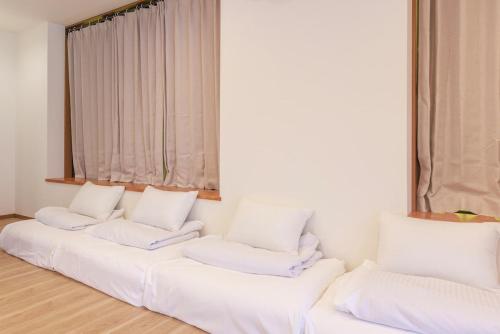 駐車場2台付最大18名玄関別の2施設をセットにした一棟貸しVilla新規オープンのため綺麗