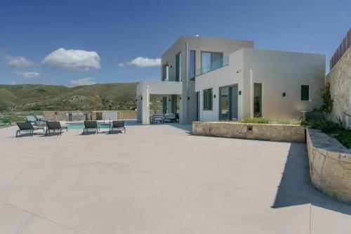 Prestige Sea Breeze Villa Heated Pool & Jacuzzi