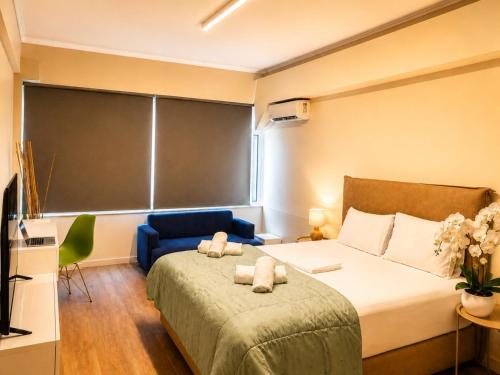 Cozy Plaka City Centre suite