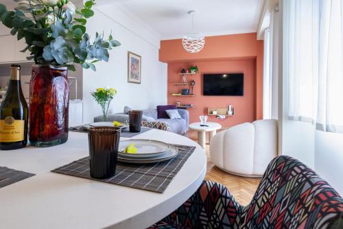 Designer Comfort Apartment Walk to Acropolis 2BD