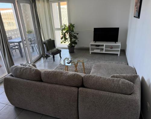 Apparemment lumineux (3 lits, 2 chambres, 1 salon) 2ème Arrondissement