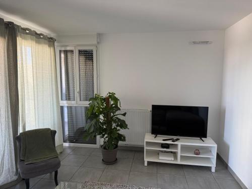 Apparemment lumineux (3 lits, 2 chambres, 1 salon) 2ème Arrondissement