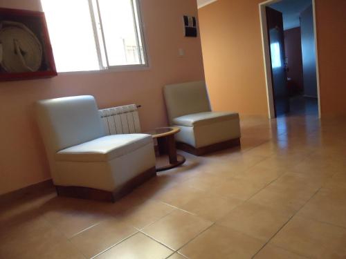 Ruang duduk di Hotel Liporaci