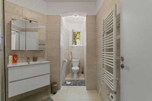 Charming Heritage Apartment - 5 Minutes to AKH and Metro U6