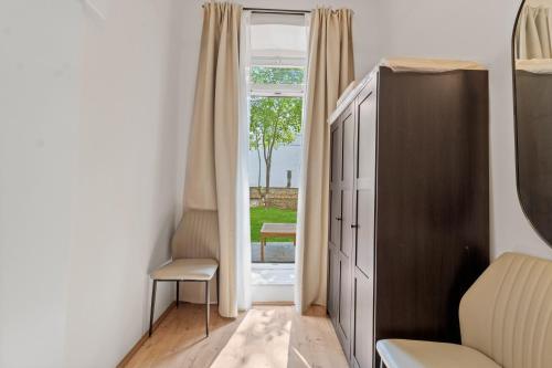 Charming Heritage Apartment - 5 Minutes to AKH and Metro U6
