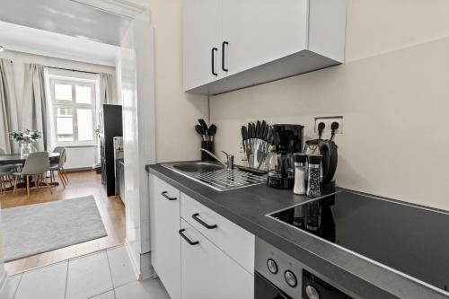 Charming Heritage Apartment - 5 Minutes to AKH and Metro U6