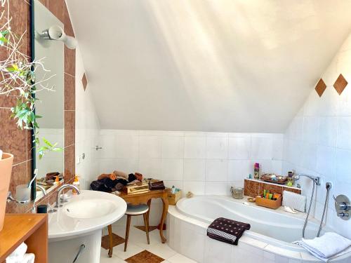 Big & Cosy City Apartment