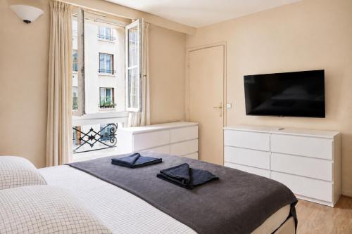 Le Parisien - Cozy 2BR Near Eiffel Tower
