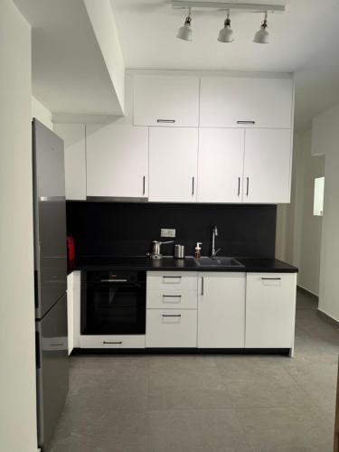 Cozy Apartment with Work-Space in Thessaloniki