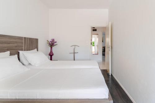 Modern Apartments with Loggia Terrace and Parking