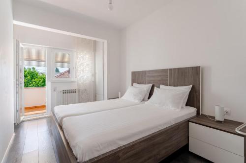 Modern Apartments with Loggia Terrace and Parking