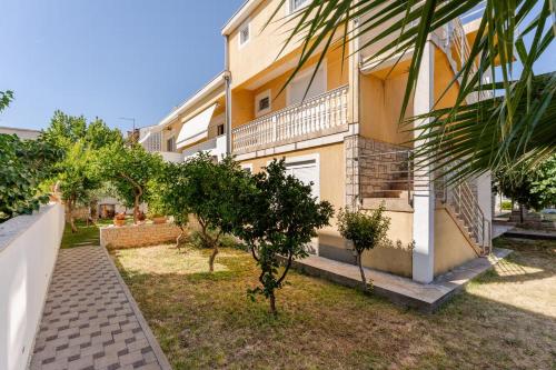 Modern Apartments with Loggia Terrace and Parking