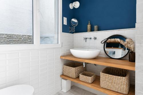 Stylish Le Marais Apartment Near Paris Oldest Market
