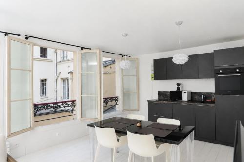 Stylish Le Marais Apartment Near Paris Oldest Market