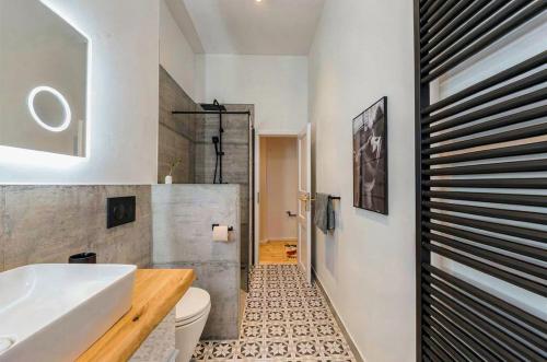 Jacob Saint Germain charming suite