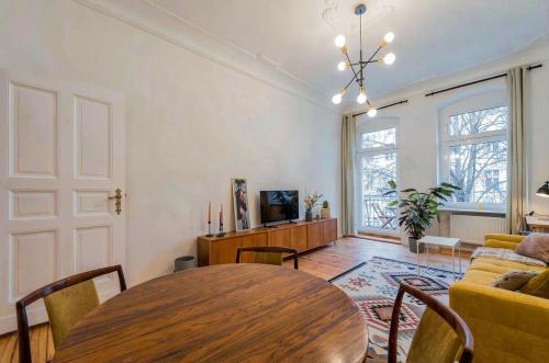 Jacob Saint Germain charming suite